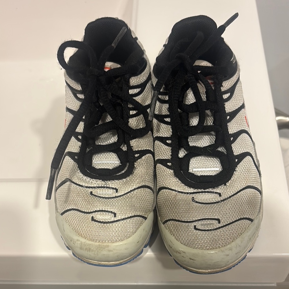 Nike AIR MAX Black and White Sneakers with TN Cushioning 11C